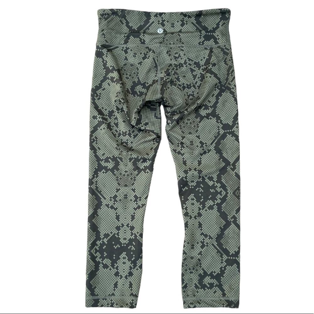 Lululemon Wunder Under Crop III Full-On Luon Ziggy Snake Fatigue Gator Green 6 - Picture 4 of 8